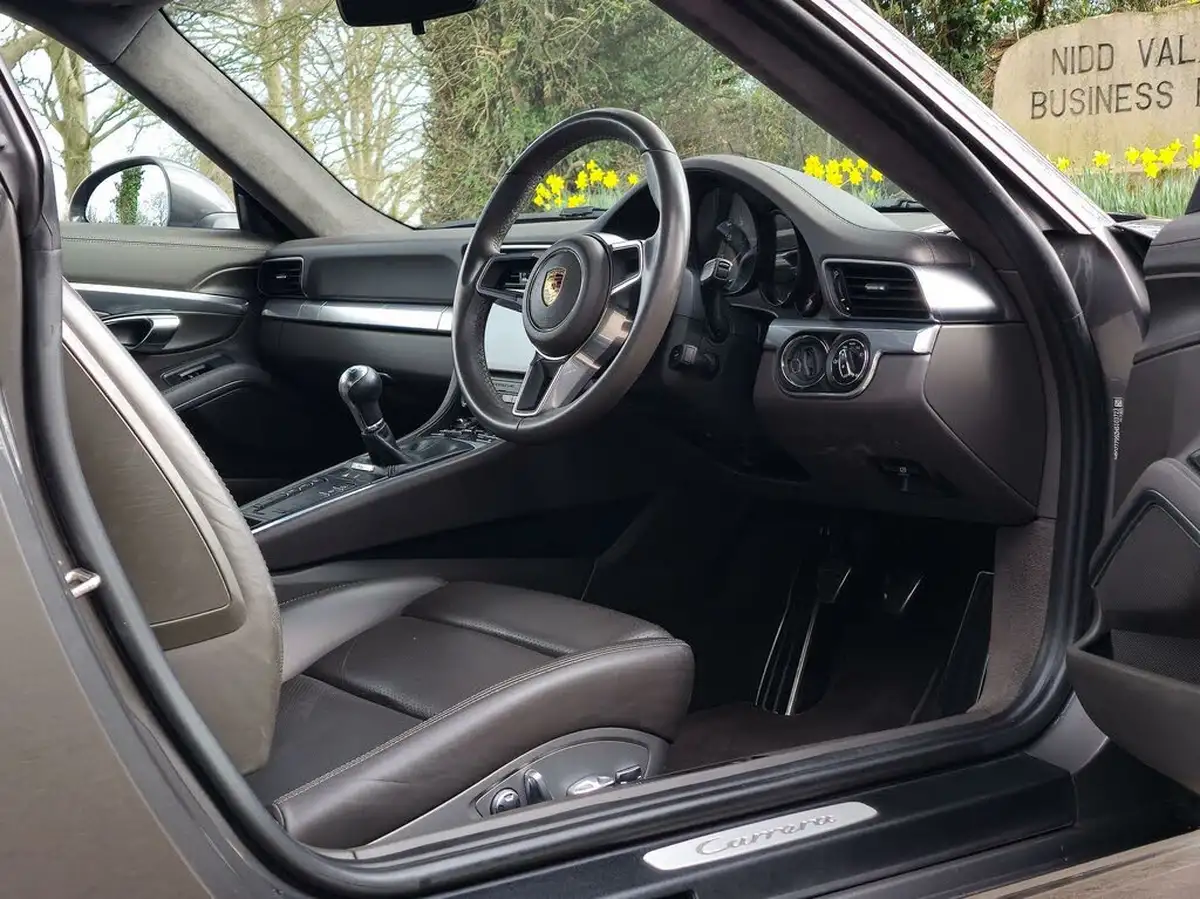 2017-porsche-911-30-carrera-coupe-big-1