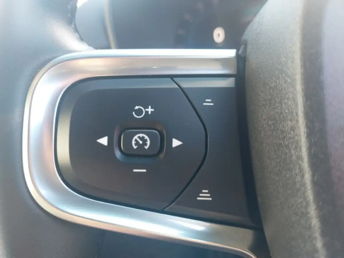 2023-volvo-xc40-20-b4-ultimate-big-13