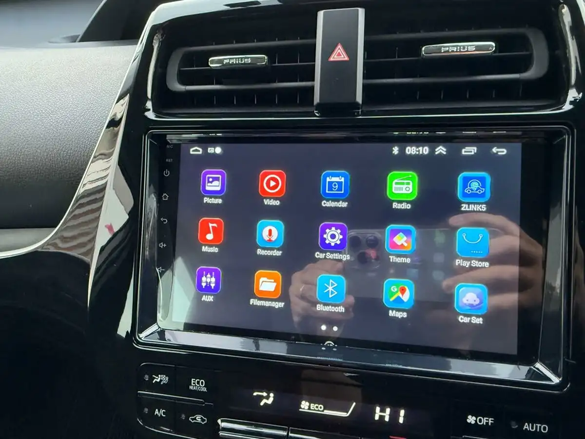 2019-toyota-prius-big-2