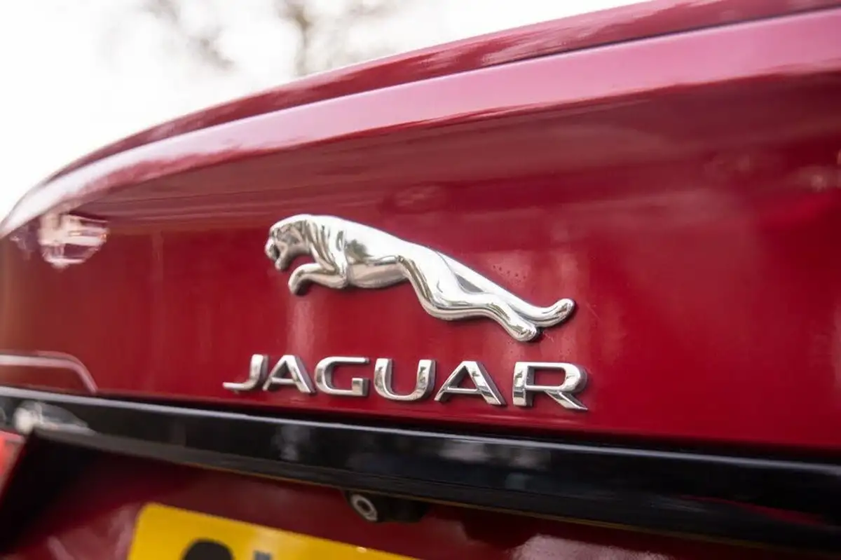 2016-jaguar-xf-30-s-big-43