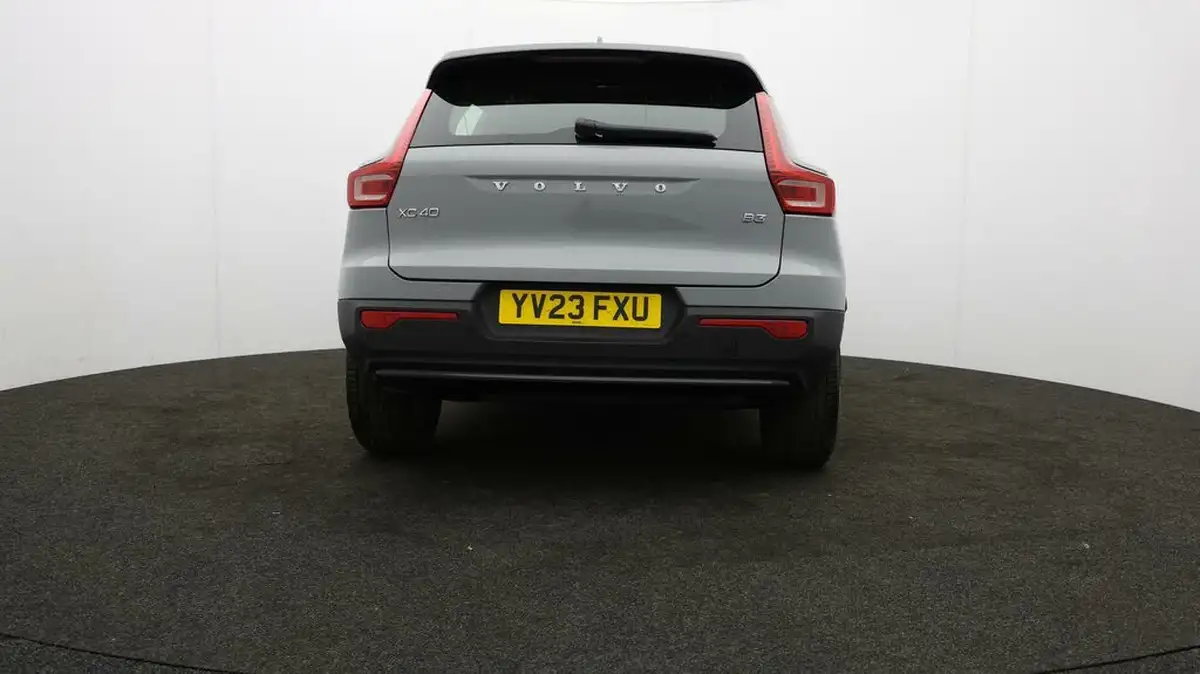 2023-volvo-xc40-20-b3-plus-big-5