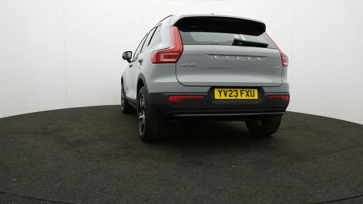 2023-volvo-xc40-20-b3-plus-big-29