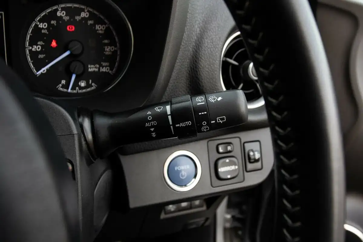 2019-toyota-yaris-15-vvt-i-gr-sport-big-18