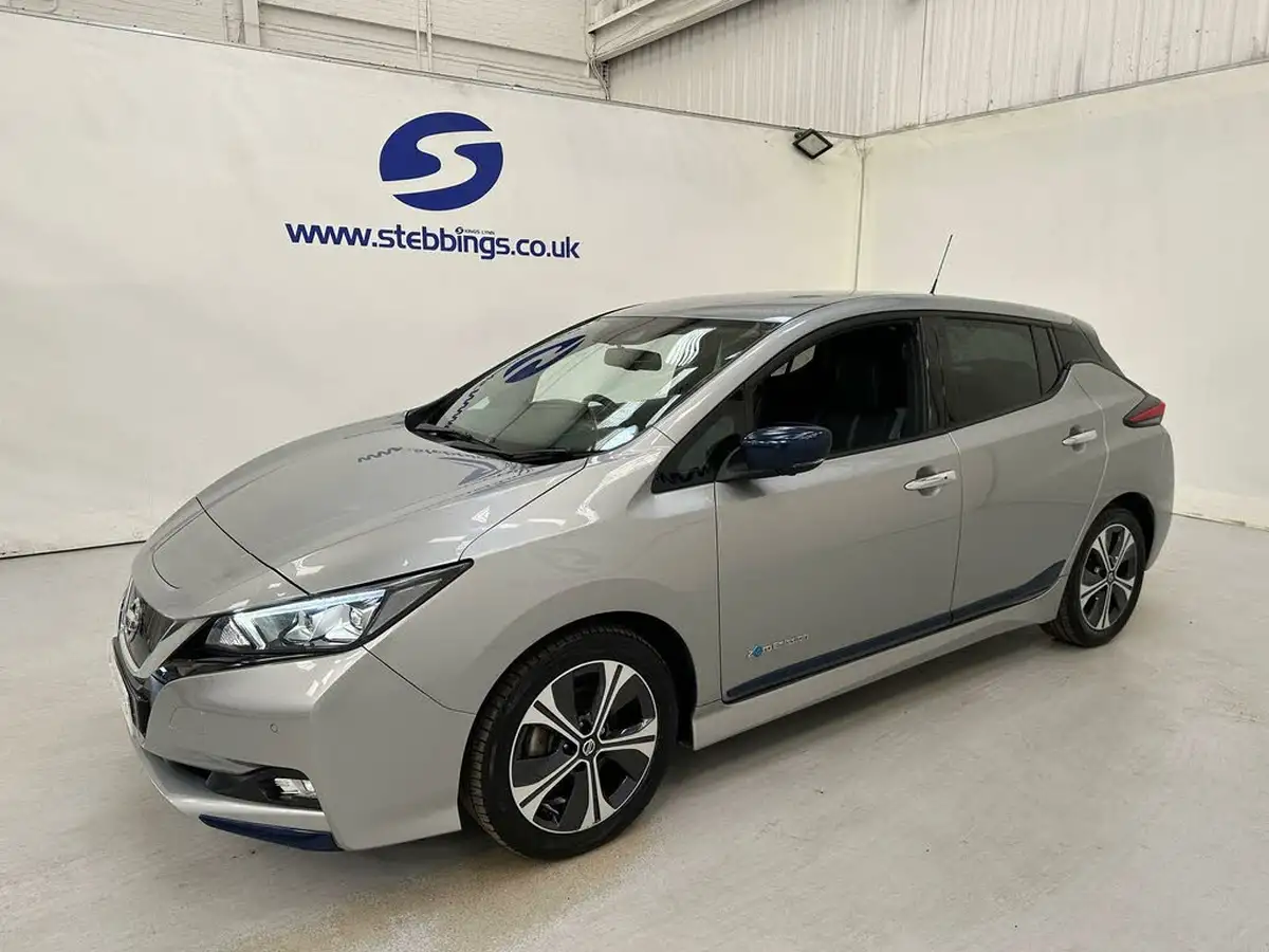 2018-nissan-leaf-e-tekna-110kw-big-2