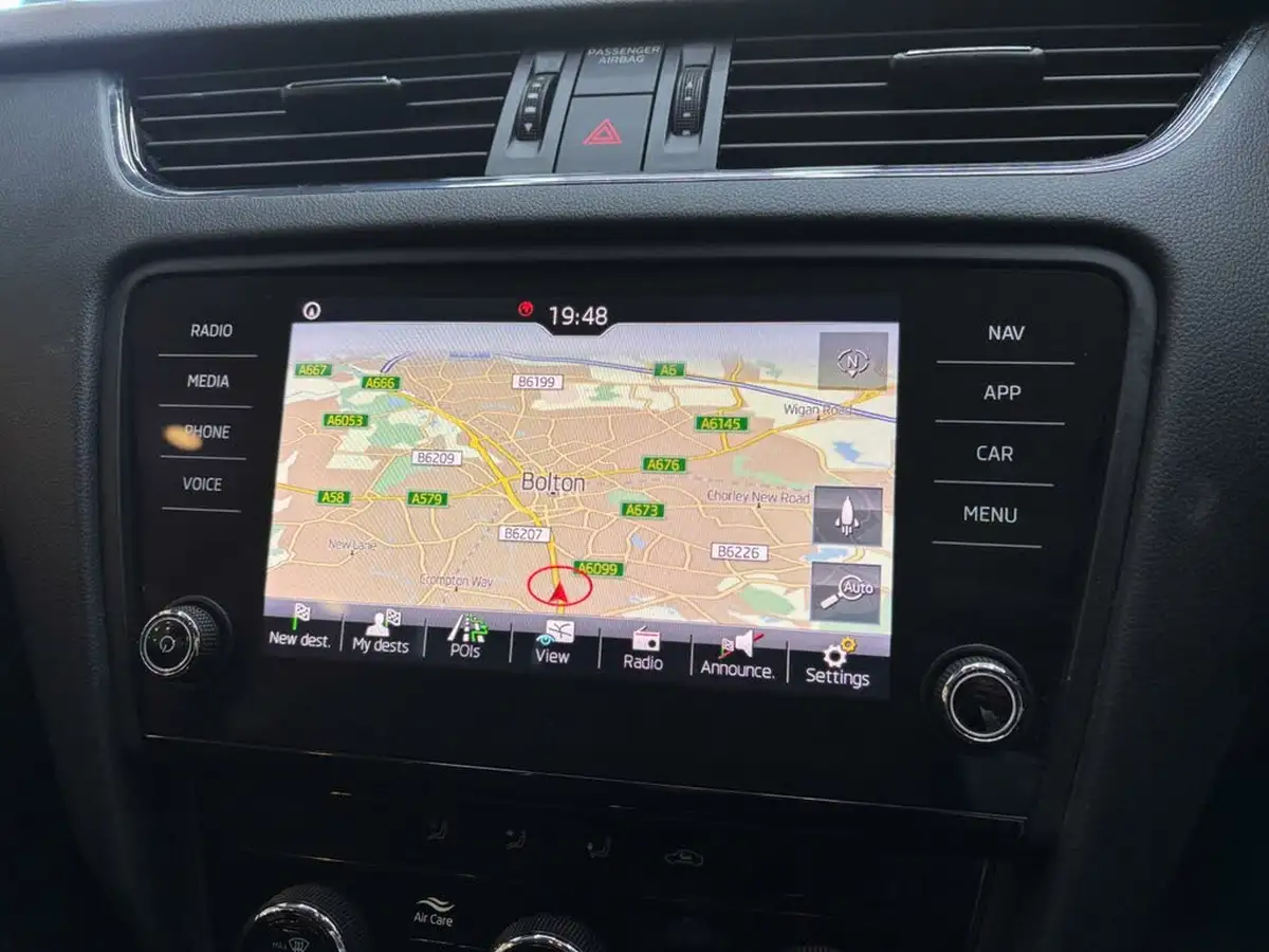 2019-skoda-octavia-16tdi-se-technology-estate-big-34