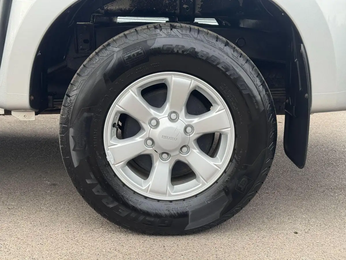 2018-isuzu-d-max-19td-eiger-big-17