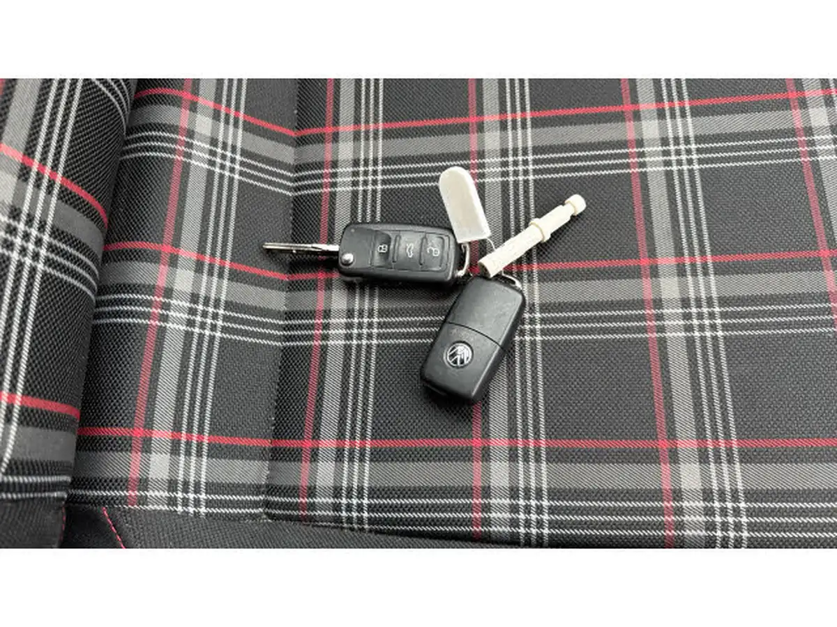 2021-volkswagen-up-10-gti-3d-big-19