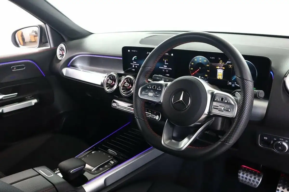 2022-mercedes-benz-glb-class-13-glb200-amg-line-premium-7g-tronic-big-18