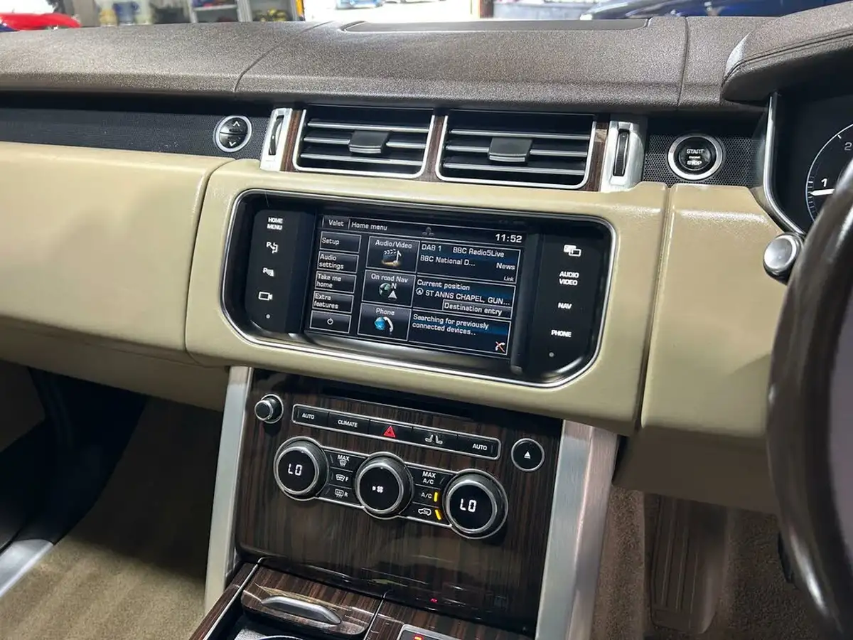 2014-land-rover-range-rover-30tdv6-vogue-big-17