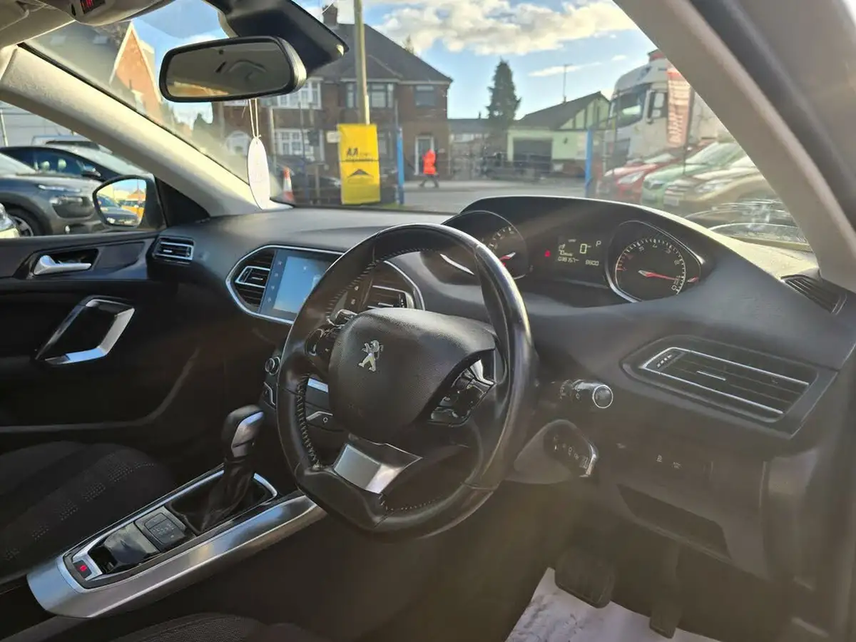 2016-peugeot-308-sw-12-puretech-allure-130bhp-eat6-big-21