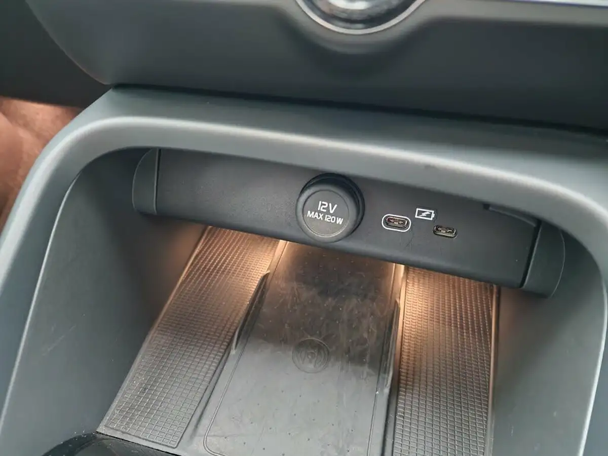 2023-volvo-c40-e-recharge-ultimate-228bhp-big-40