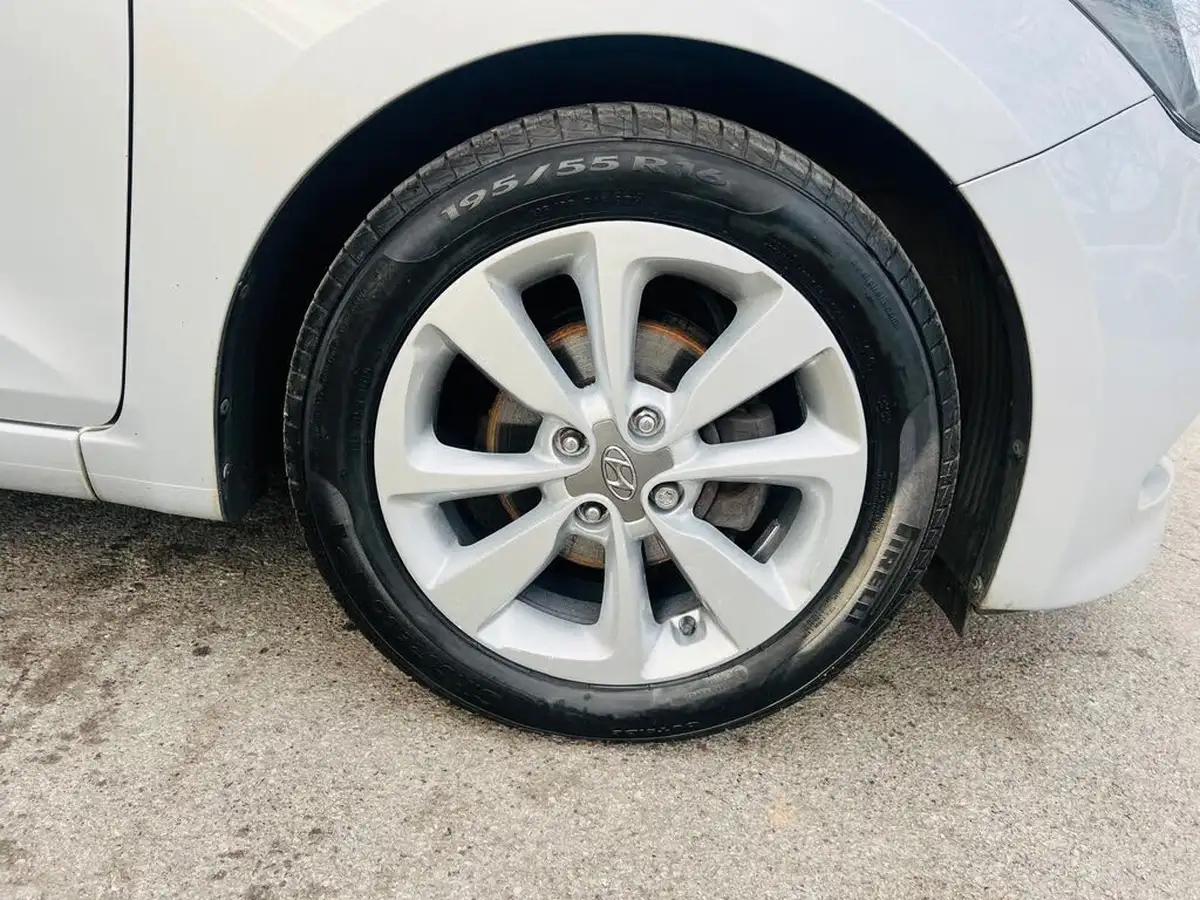 2015-hyundai-i20-14-se-big-54