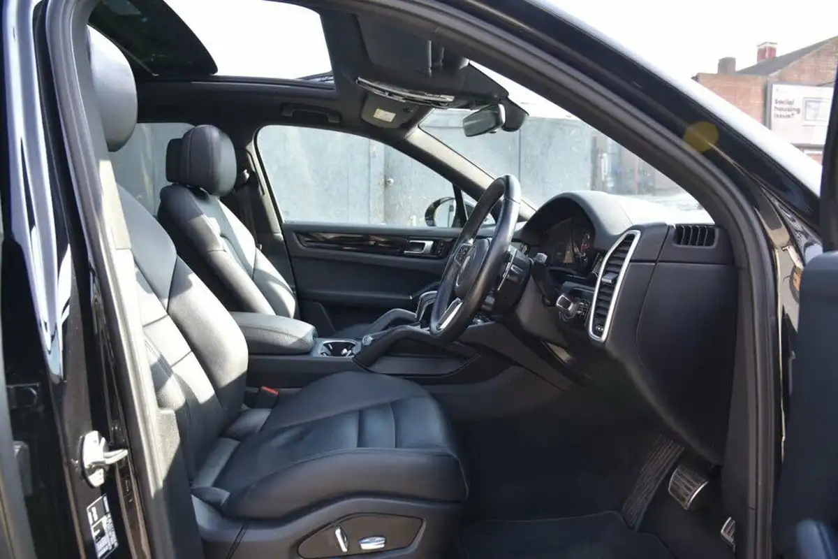 2019-porsche-cayenne-30-v6-s-big-17