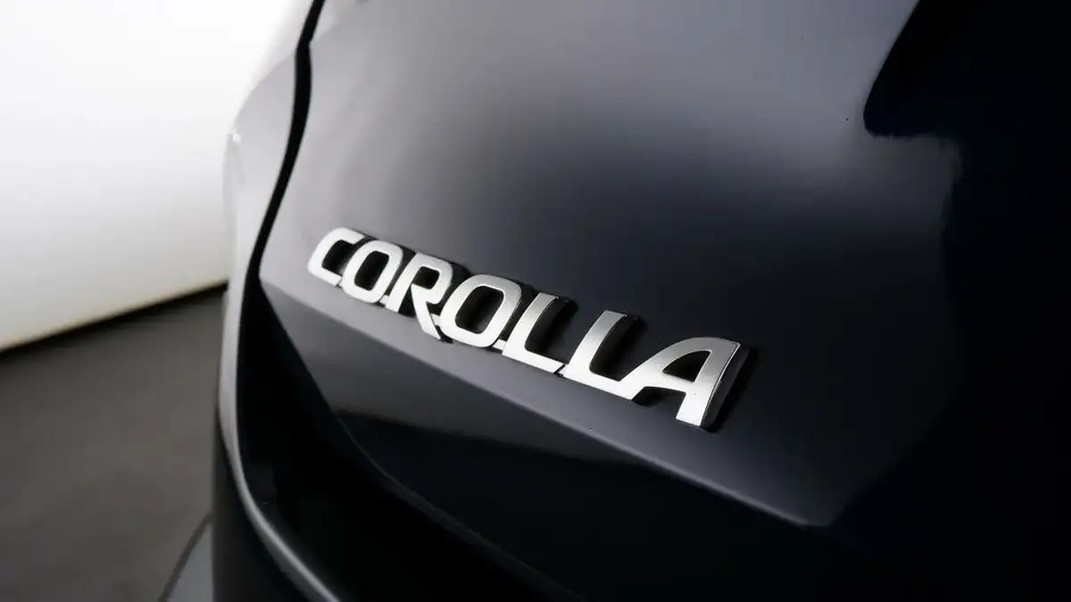 2021-toyota-corolla-18-vvt-i-design-trk-touring-sports-5d-big-22