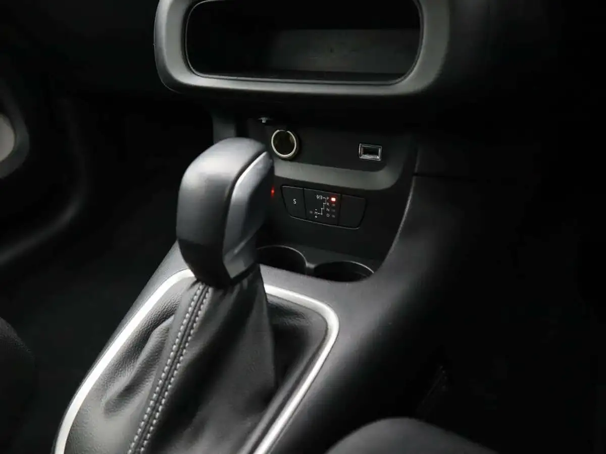 2021-citroen-c3-12-puretech-shine-110ps-eat6-big-24