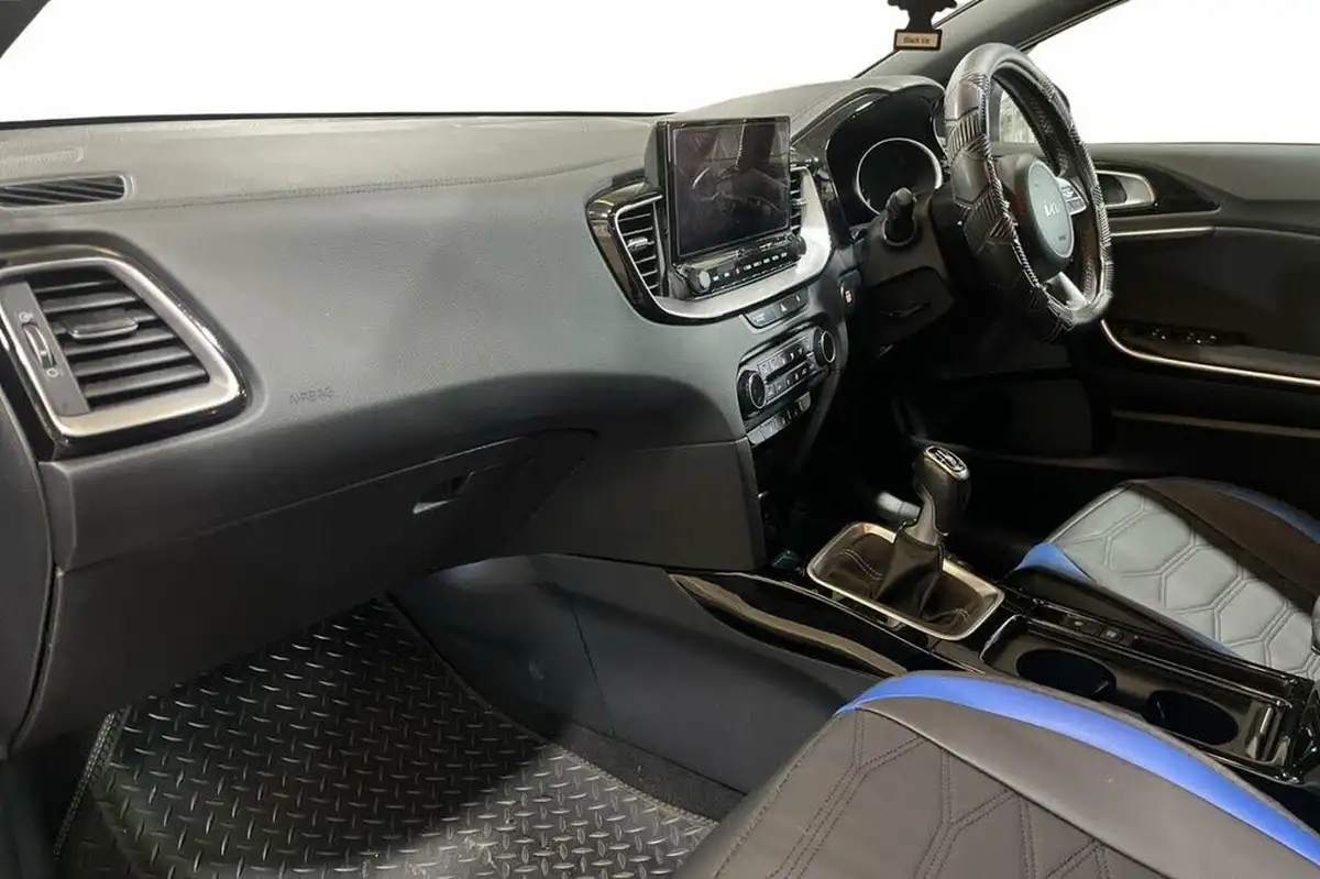 2022-kia-pro-ceed-15-t-gdi-gt-line-big-8