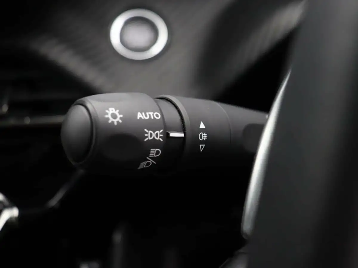 2021-peugeot-2008-suv-12-puretech-active-premium-130bhp-eat8-big-32