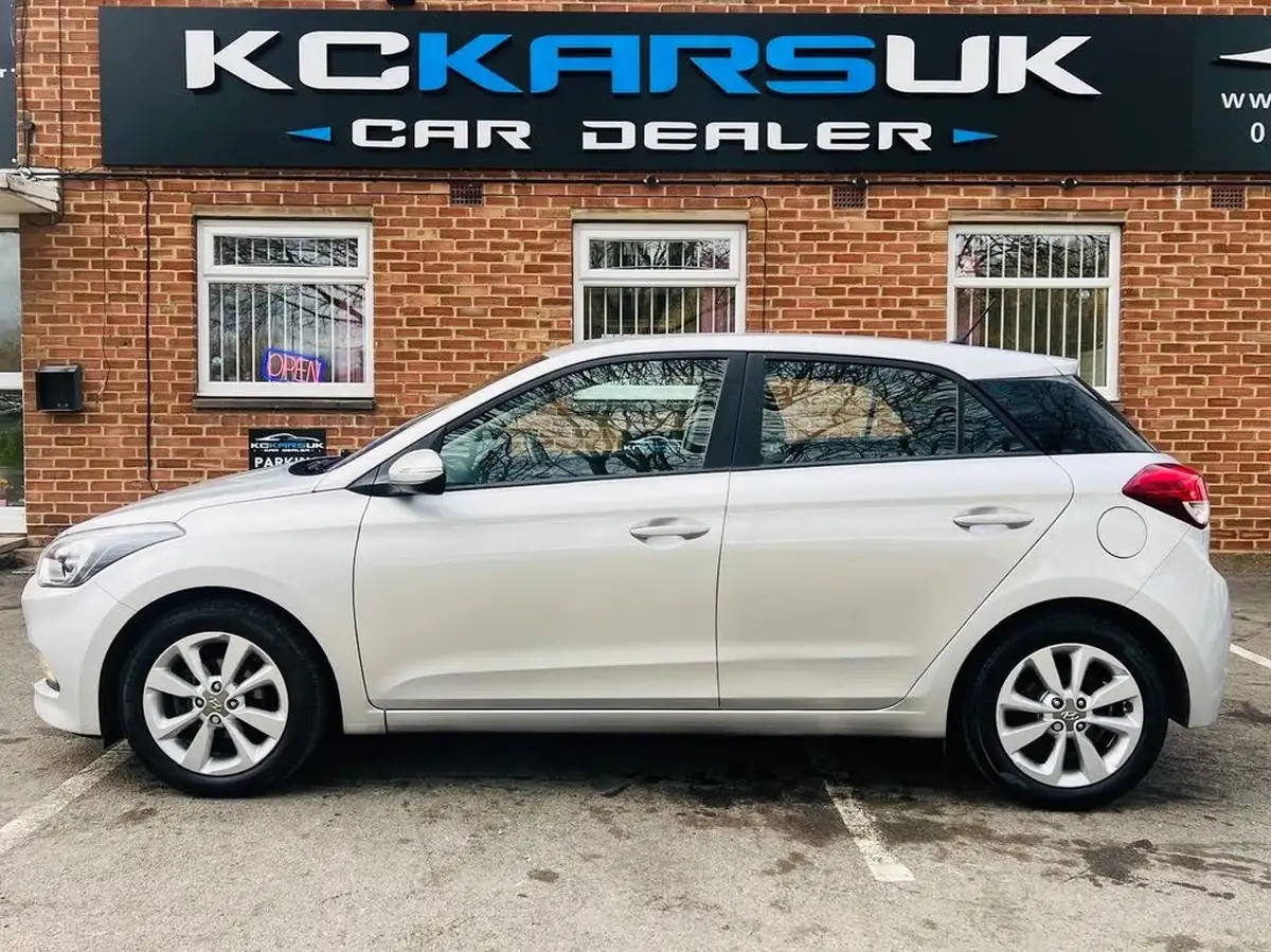 2015-hyundai-i20-14-se-big-2