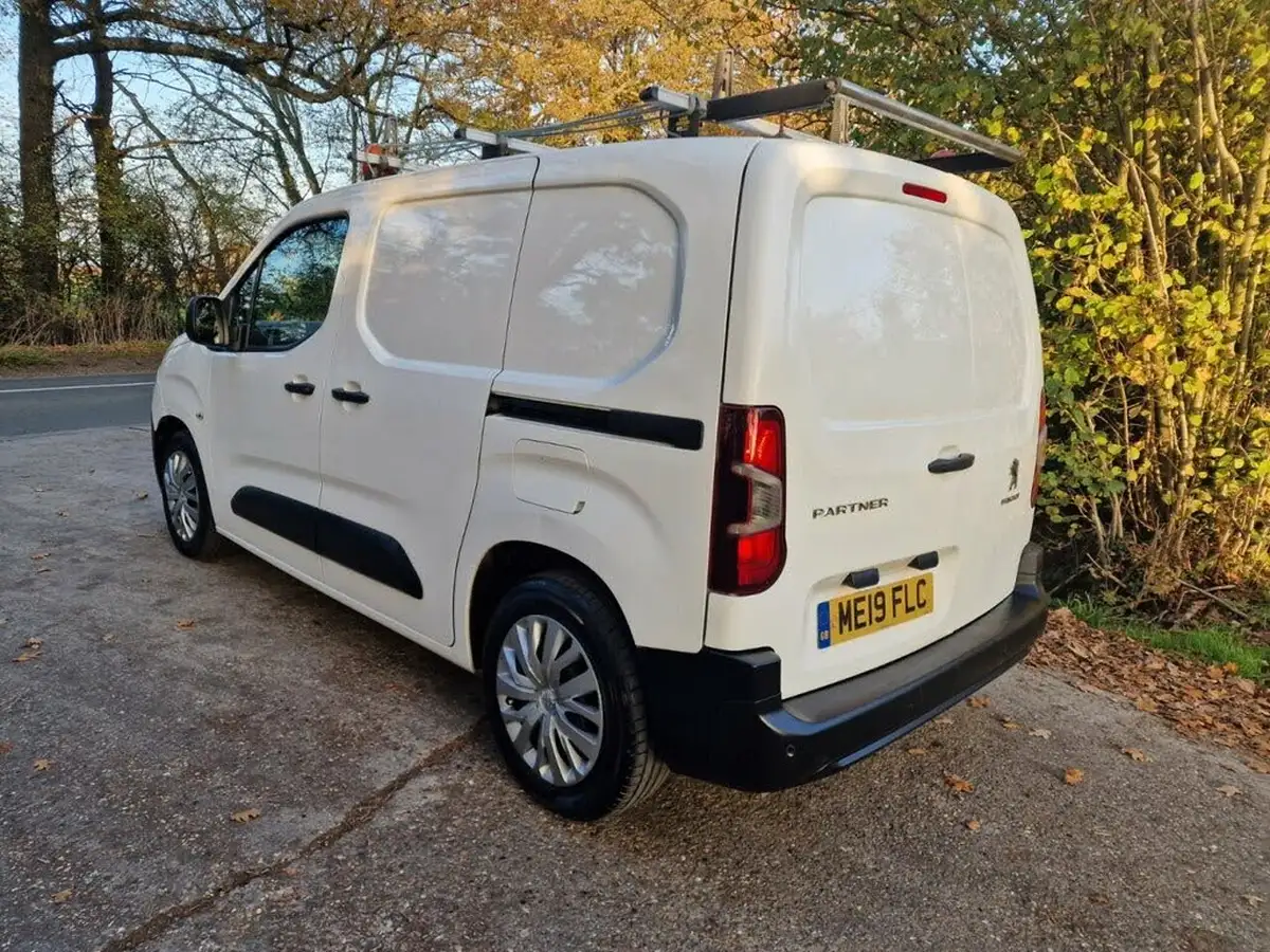 2019-peugeot-partner-15-bluehdi-1000-professional-100ps-eu6dt-panel-big-9