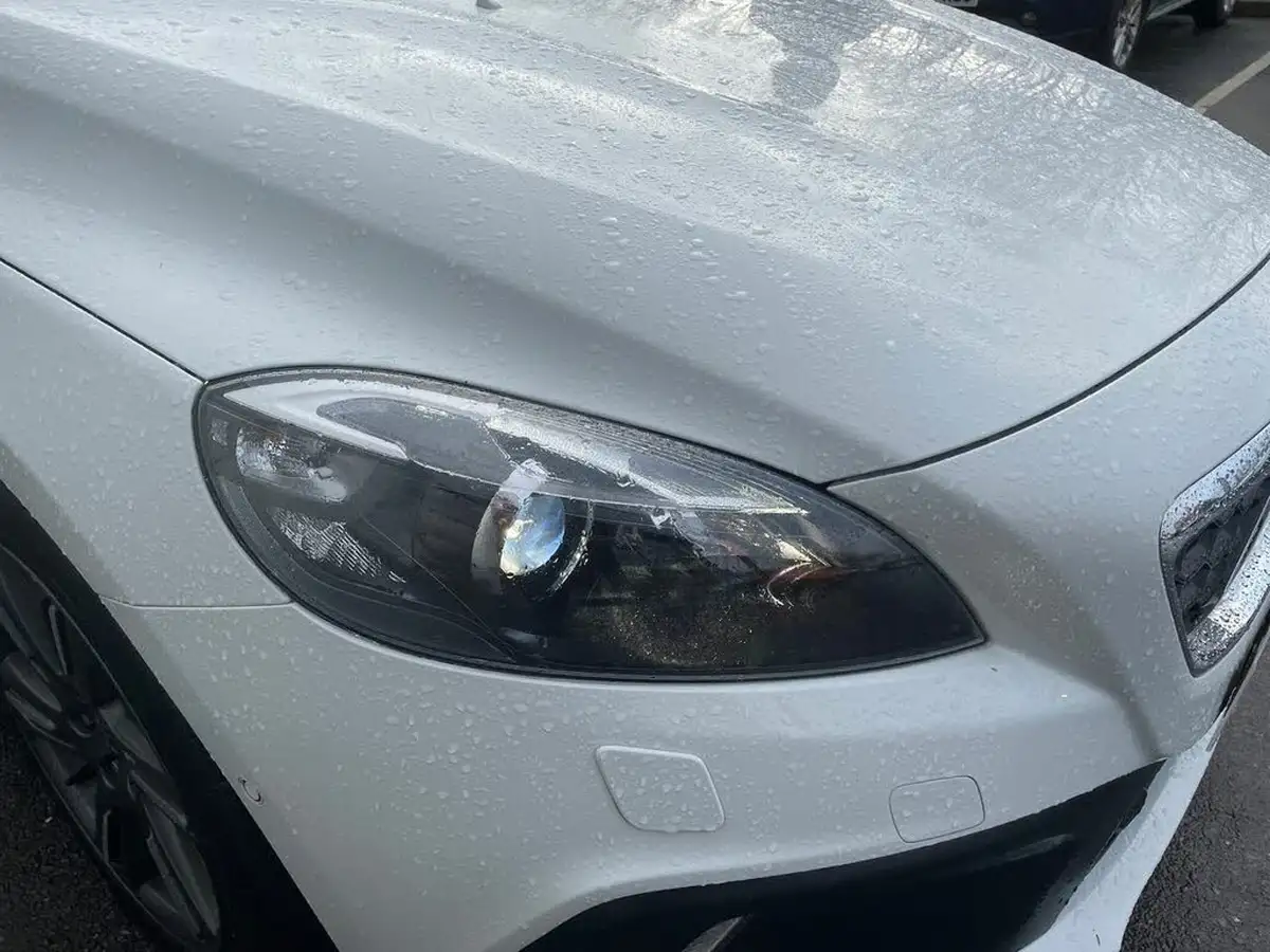 2015-volvo-v40-20td-d4-cross-country-lux-geartronic-big-20