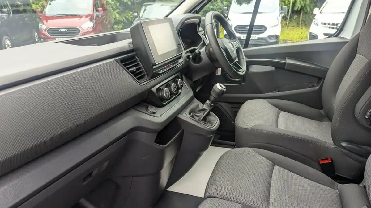 2023-renault-trafic-20dci-sl28-130-business-big-12