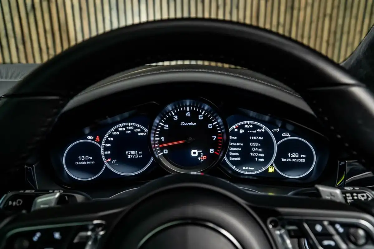 2018-porsche-cayenne-40-v8-turbo-big-33