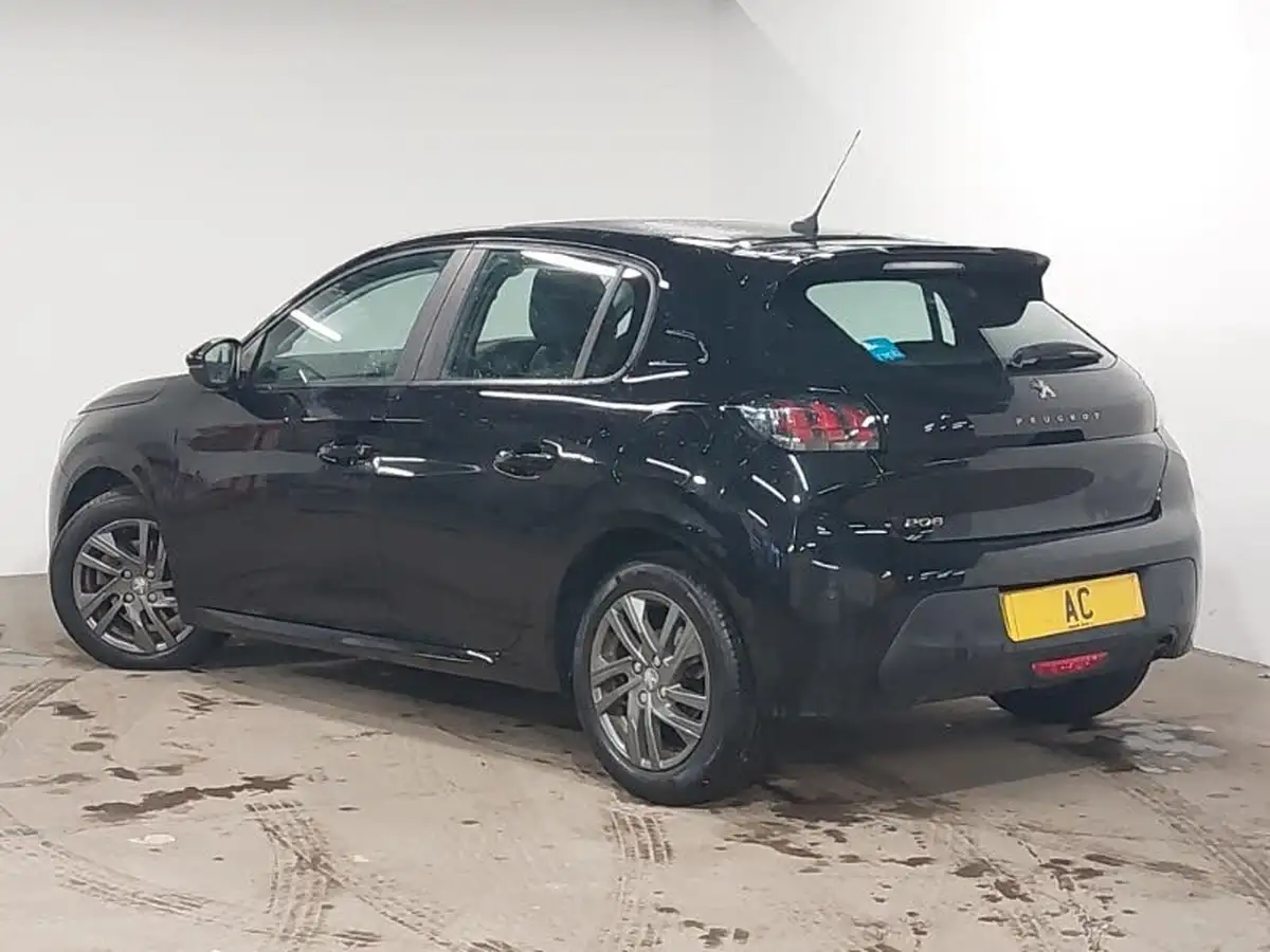 2022-peugeot-208-12-puretech-active-premium-100bhp-eat8-big-1