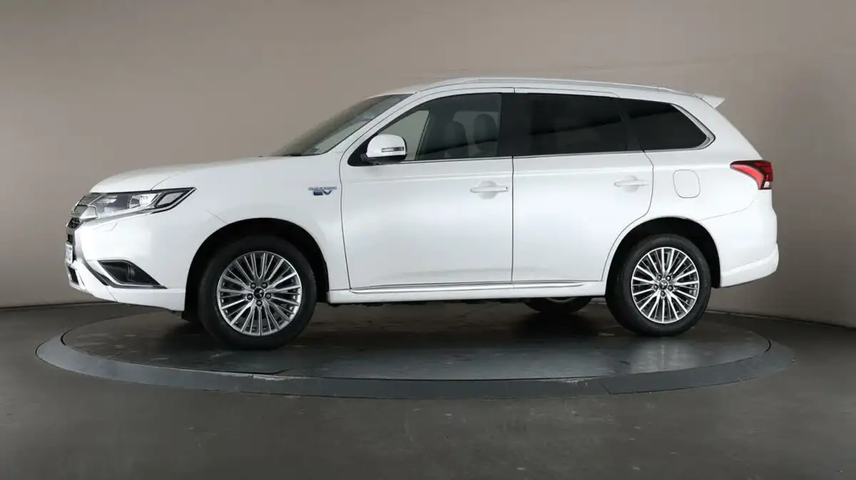 2020-mitsubishi-outlander-24-dynamic-phev-big-38