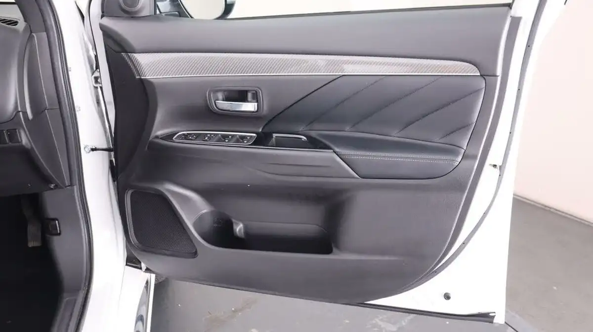 2020-mitsubishi-outlander-24-dynamic-phev-big-14