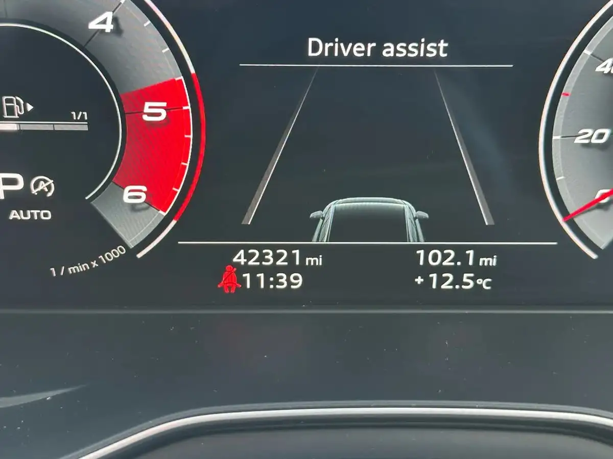 2021-audi-a4-avant-20-35-tdi-s-line-big-8