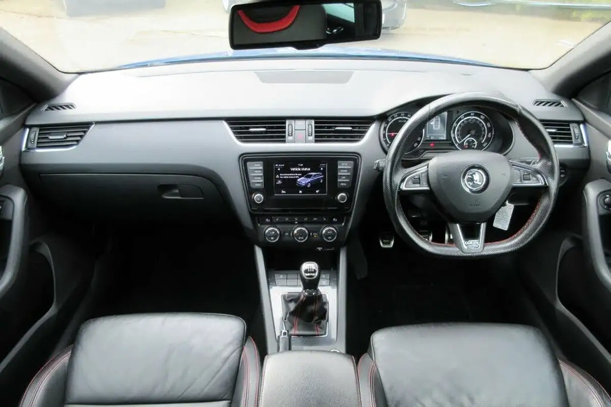 2014-skoda-octavia-20tdi-vrs-estate-big-6
