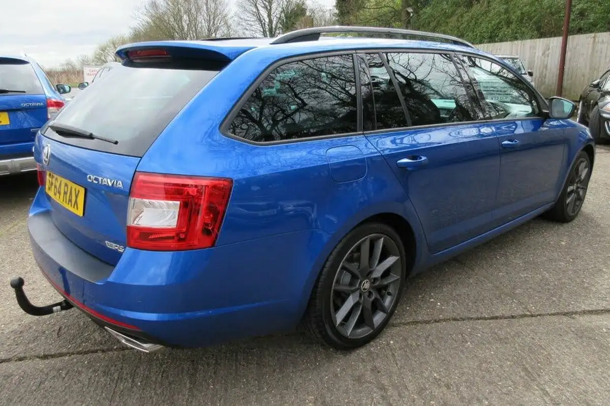 2014-skoda-octavia-20tdi-vrs-estate-big-30