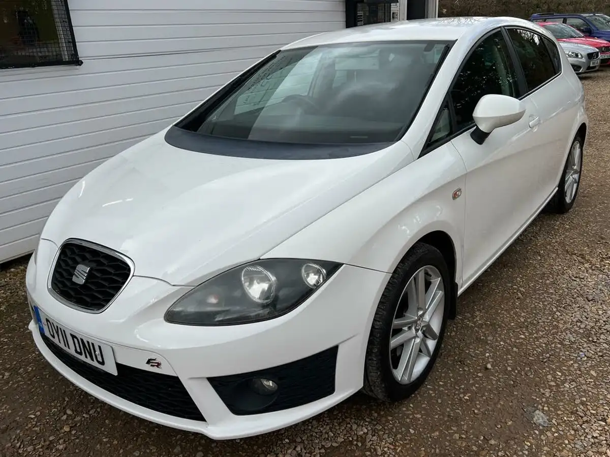 2011-seat-leon-20td-fr-cr-big-1