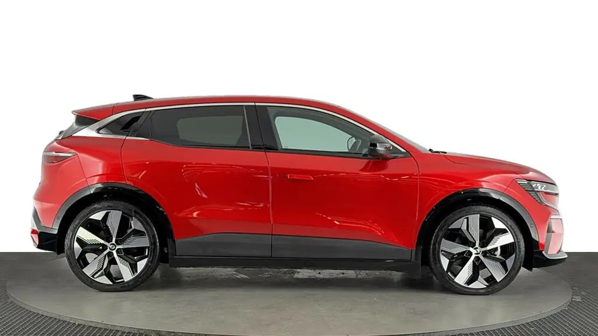 2023-renault-megane-e-tech-e-techno-big-2