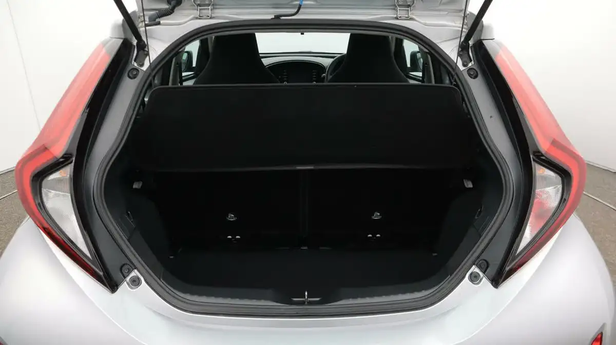 2023-toyota-aygo-x-10-vvt-i-pure-big-17