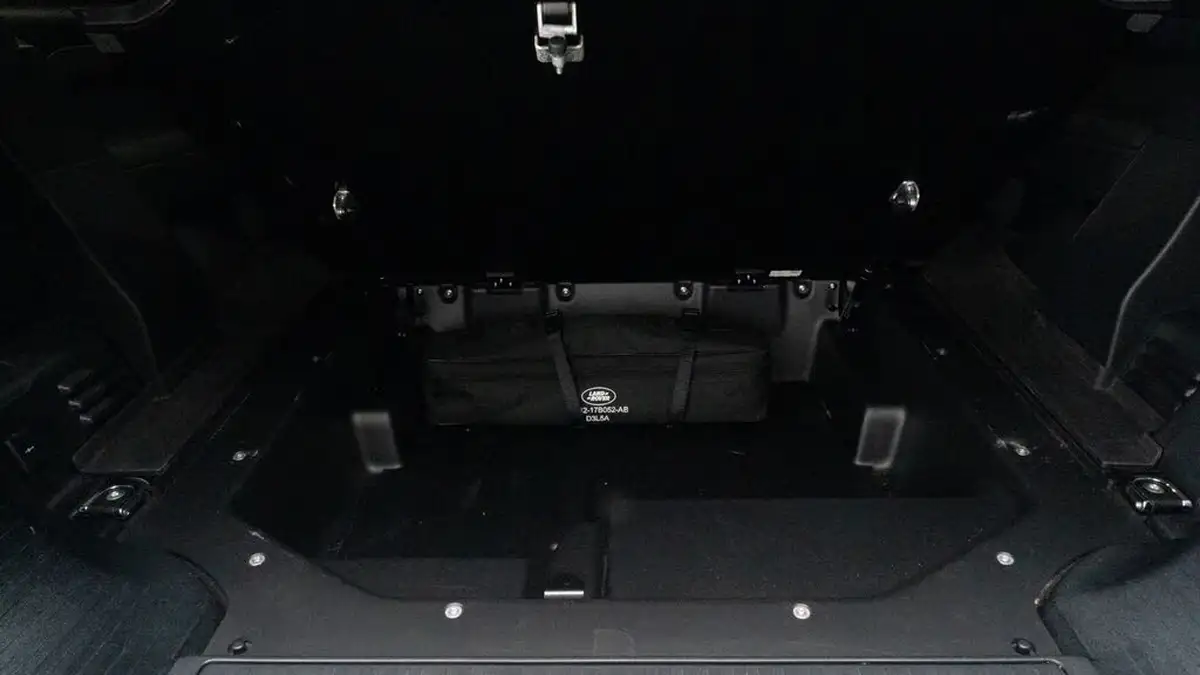 2024-land-rover-90-defender-30-d250-hard-top-standard-90-big-6