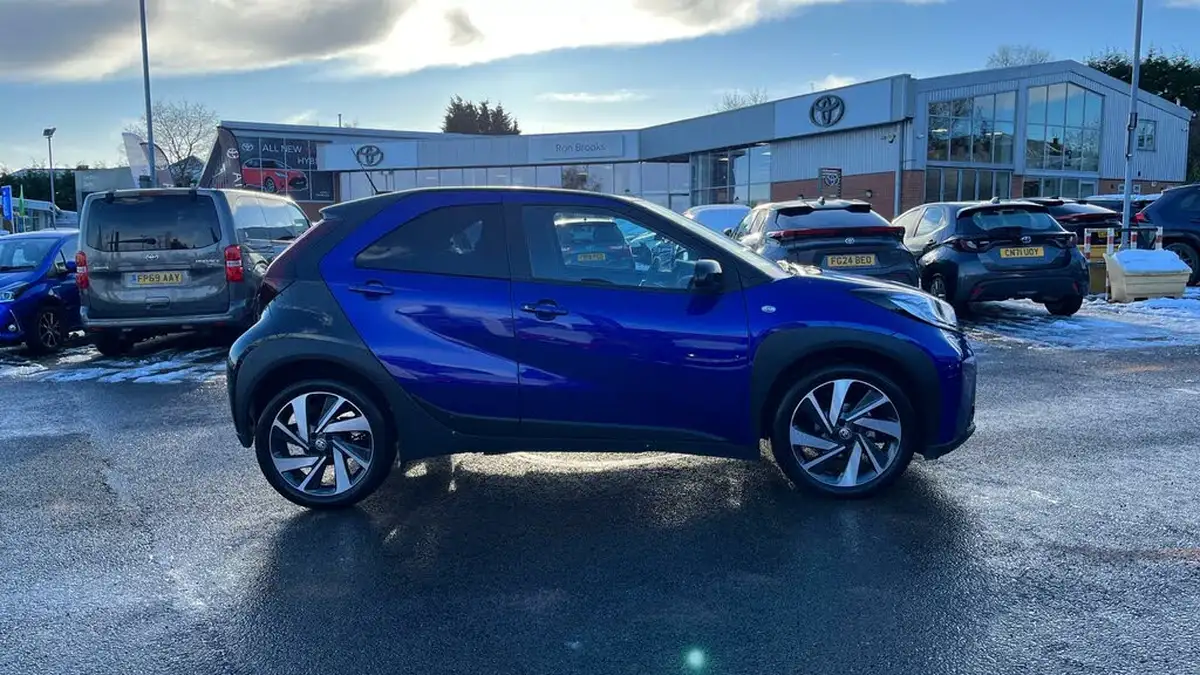 2023-toyota-aygo-x-10-vvt-i-exclusive-big-15