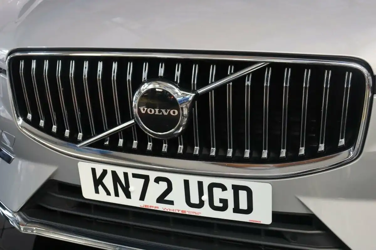 2022-volvo-xc60-20-b5-core-big-14