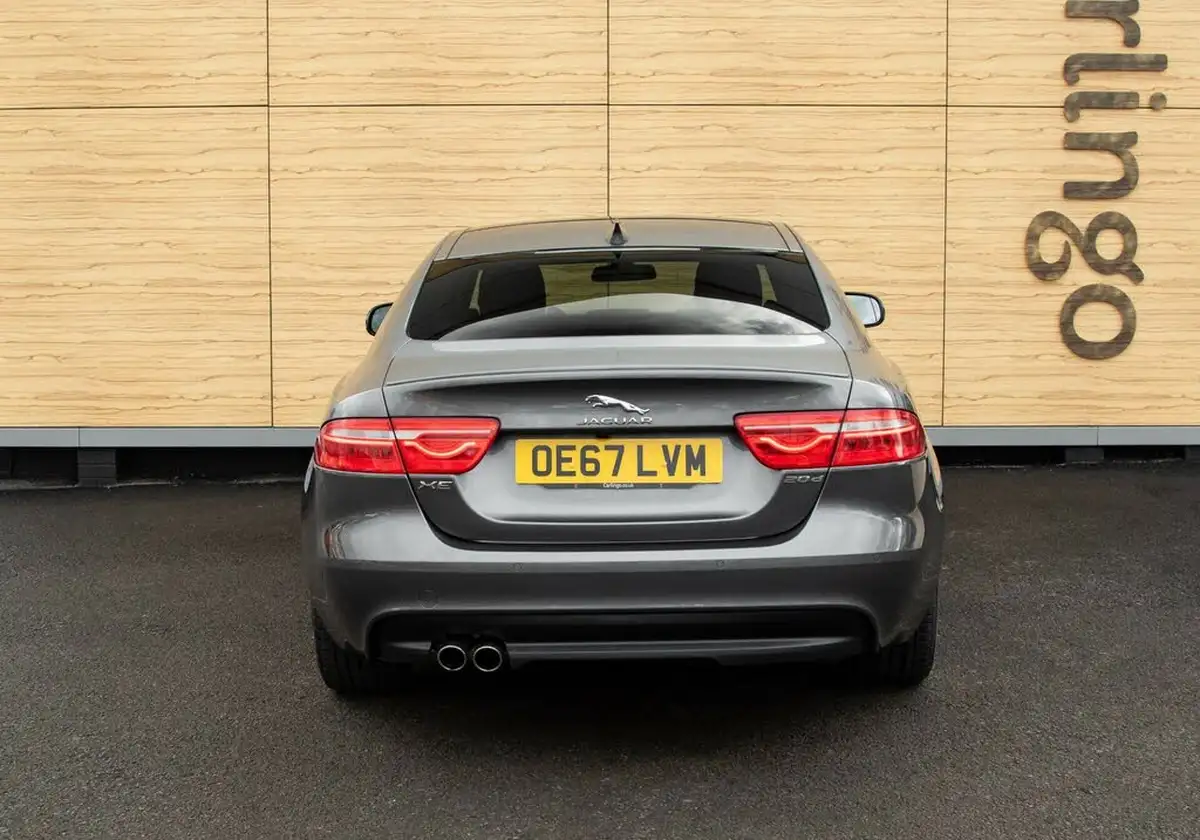 2017-jaguar-xe-20d-r-sport-180ps-ss-1999cc-auto-big-6