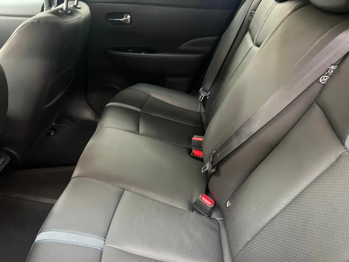 2023-nissan-leaf-e-e-tekna-59kwh-big-23