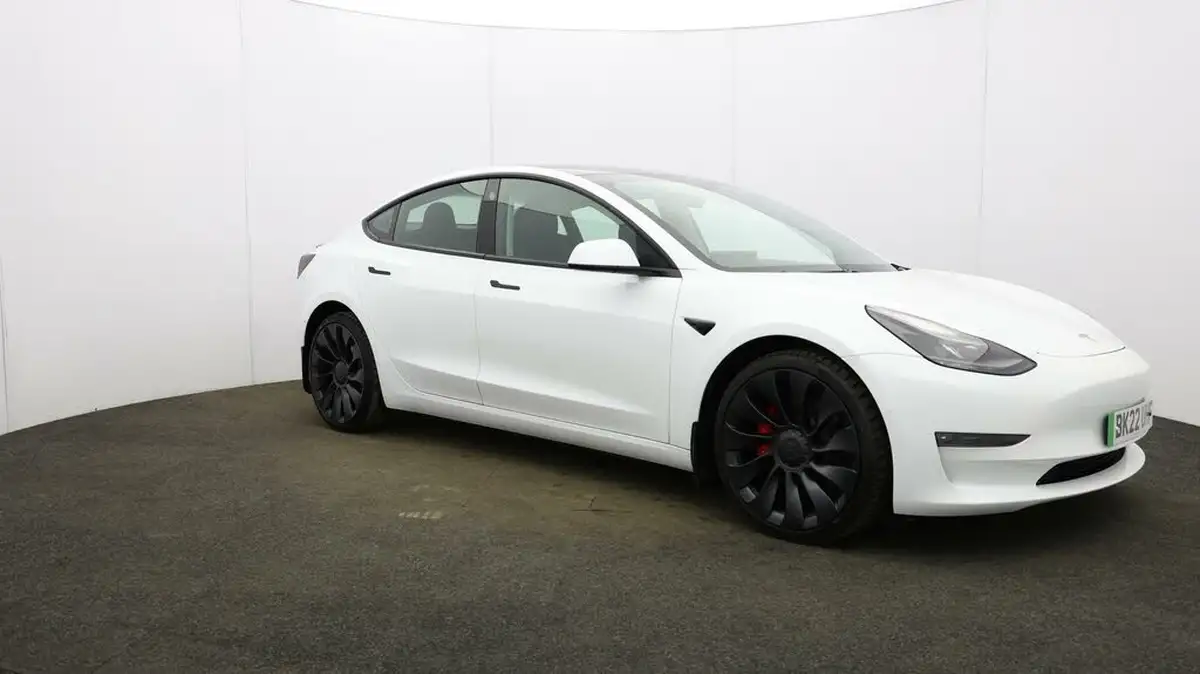 2022-tesla-model-3-e-performance-big-41