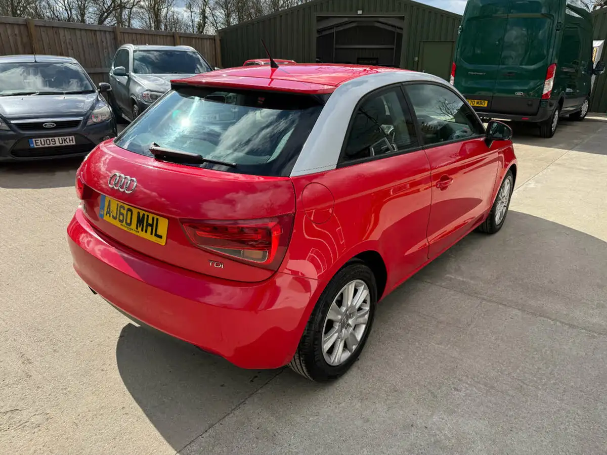 2011-audi-a1-16td-se-hatchback-3d-big-16