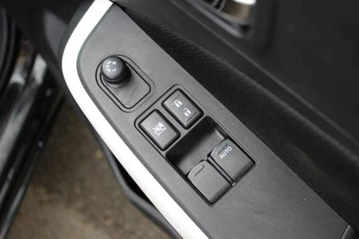 2020-suzuki-swift-12-dualjet-sz-t-90ps-1242cc-big-33
