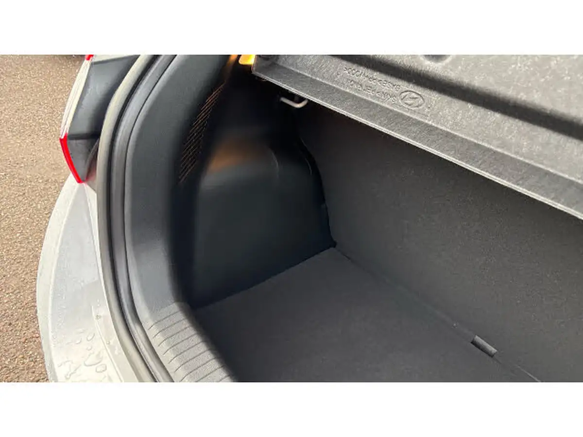 2024-hyundai-i10-12-premium-79ps-big-71