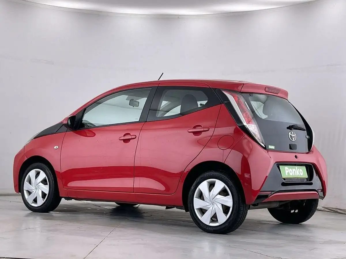 2016-toyota-aygo-10-vvt-i-x-play-68bhp-5d-big-2