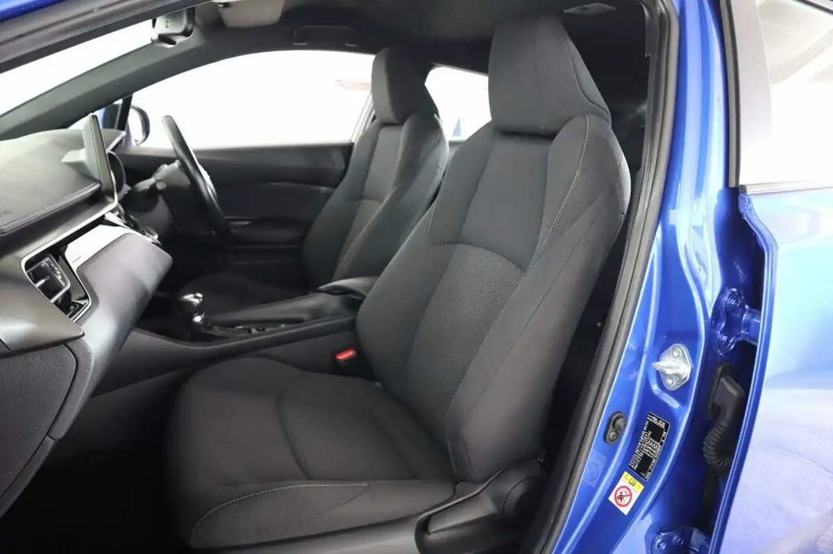 2017-toyota-c-hr-18-vvt-i-icon-big-19