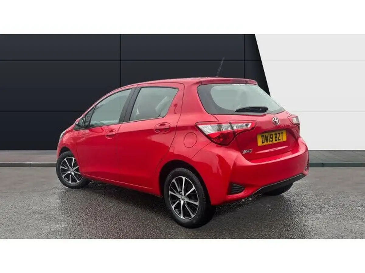 2019-toyota-yaris-15-vvt-i-icon-tech-111bhp-1496cc-cvt-big-1