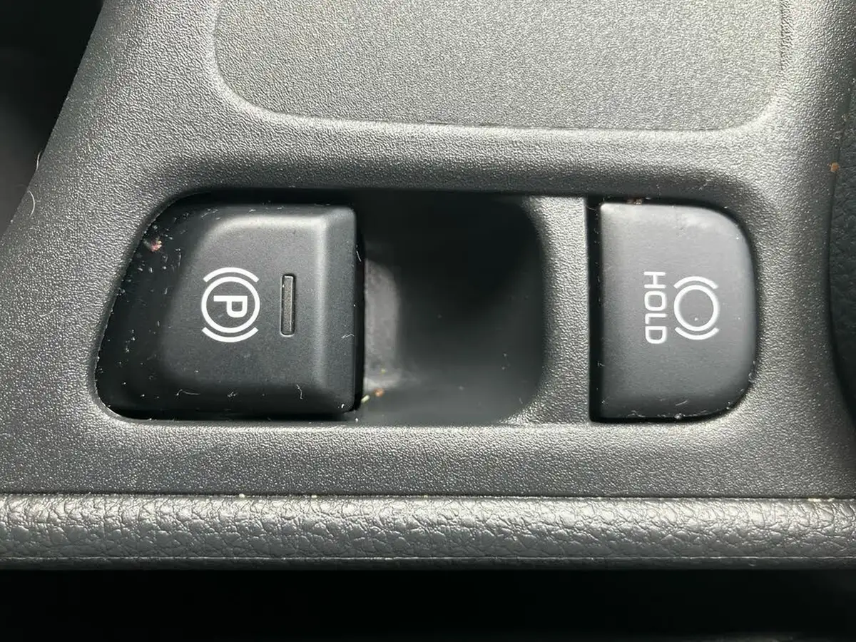 2024-mazda-mazda2-15-select-big-34