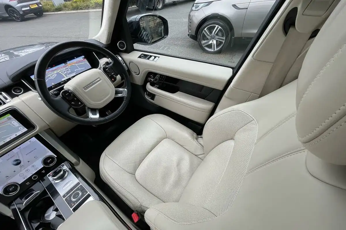 2021-land-rover-range-rover-30-d300-westminster-black-big-13