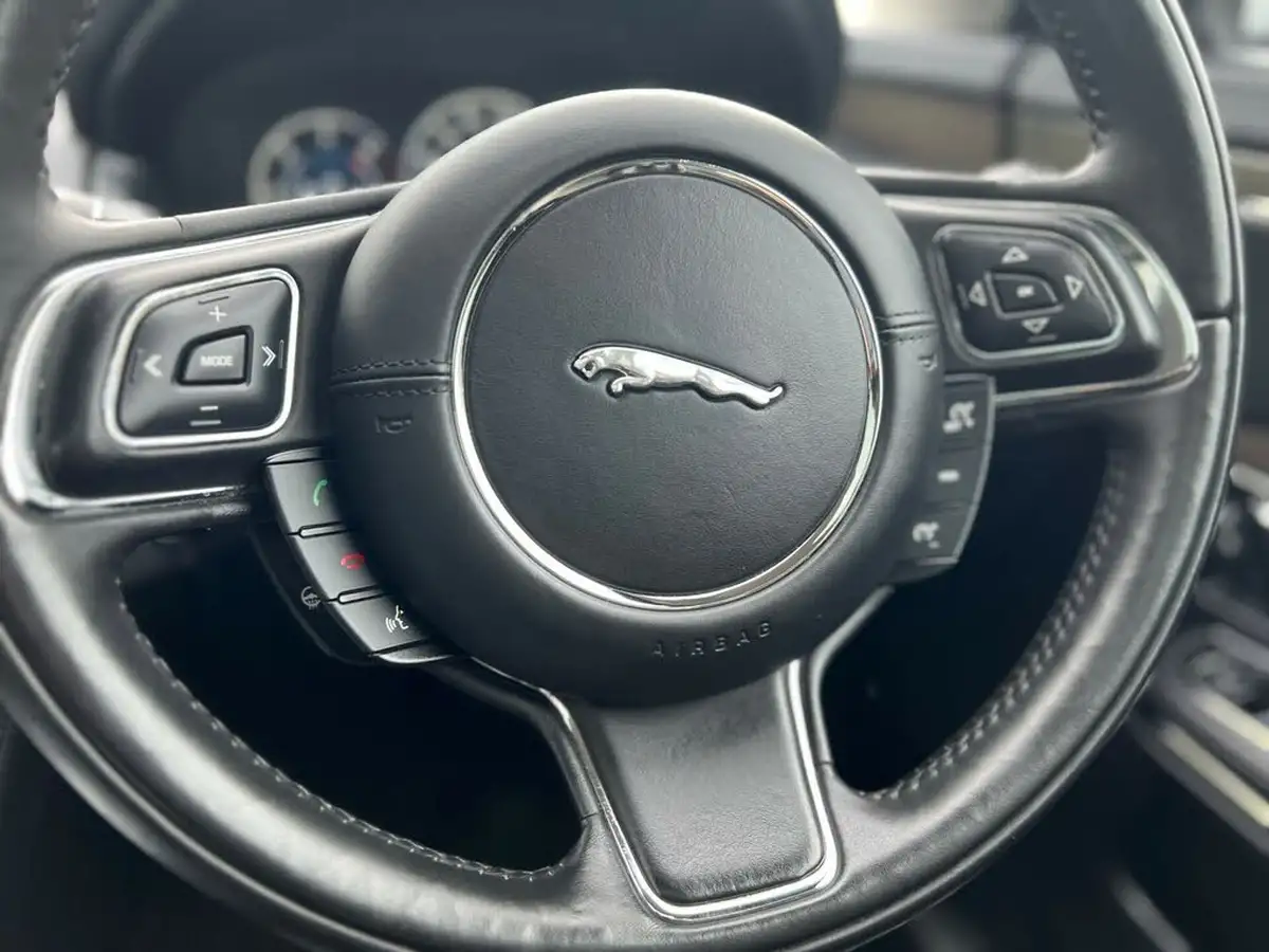 2017-jaguar-xj-series-30td-xj-premium-luxury-lwb-big-42